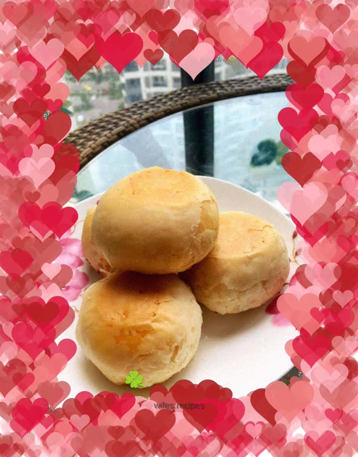 Fresh meat mooncakes