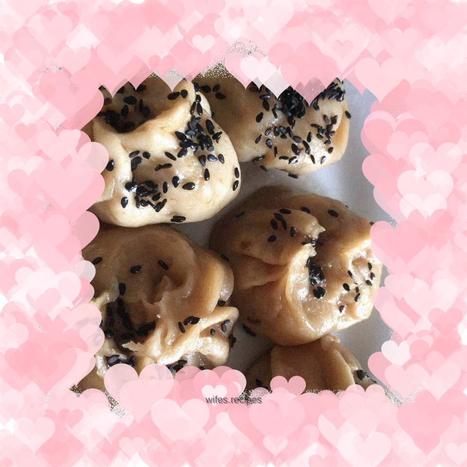 Pan-fried buns filled with soup