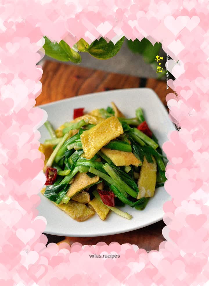 Fried eggs with chives