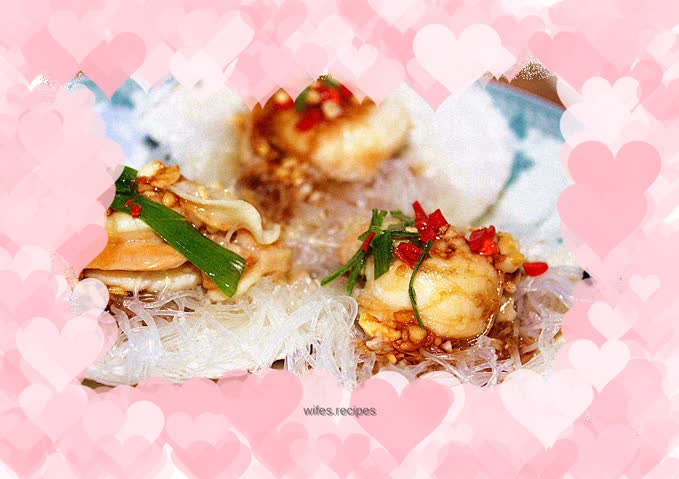 Steamed scallops with garlic vermicelli