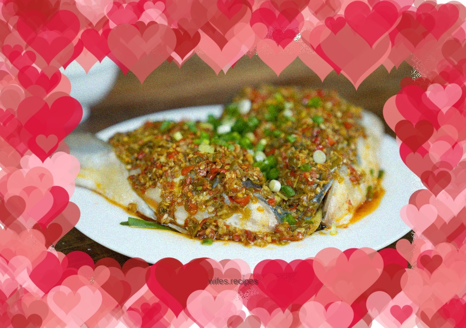 Fish head with chopped pepper