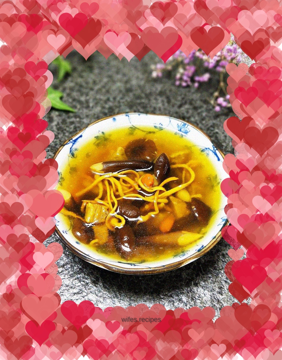 Cordyceps flower soup with fungus and fungus