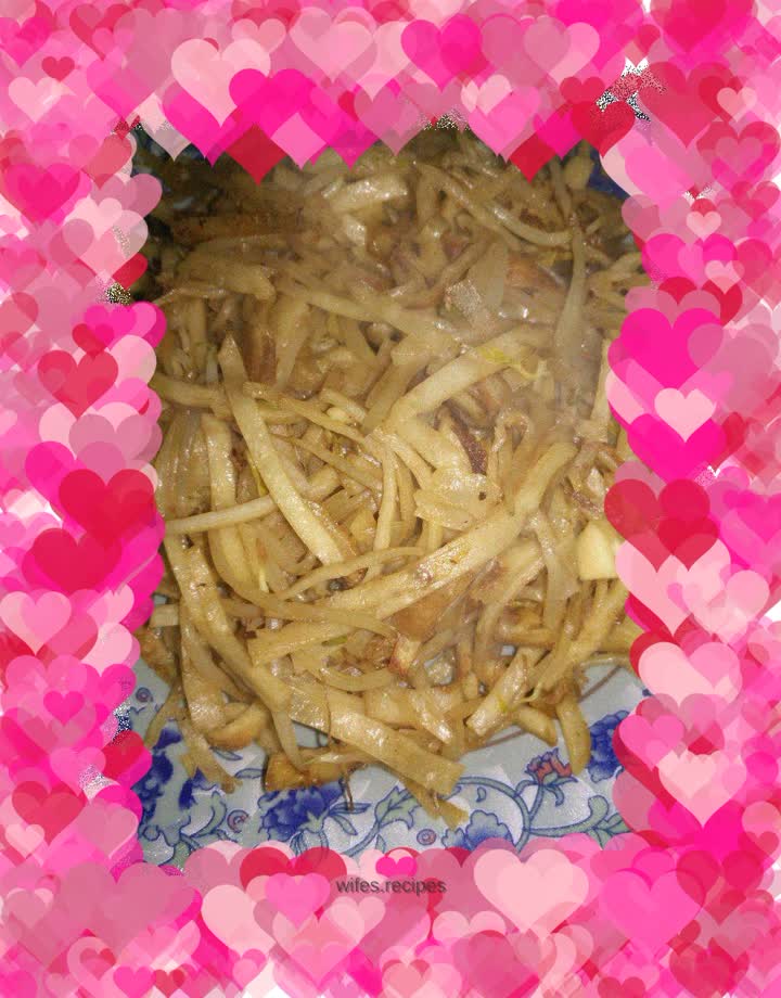 Fried pancakes with bean sprouts