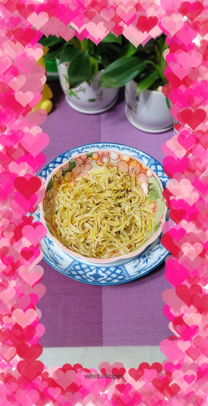 Steamed dried whitebait larvae