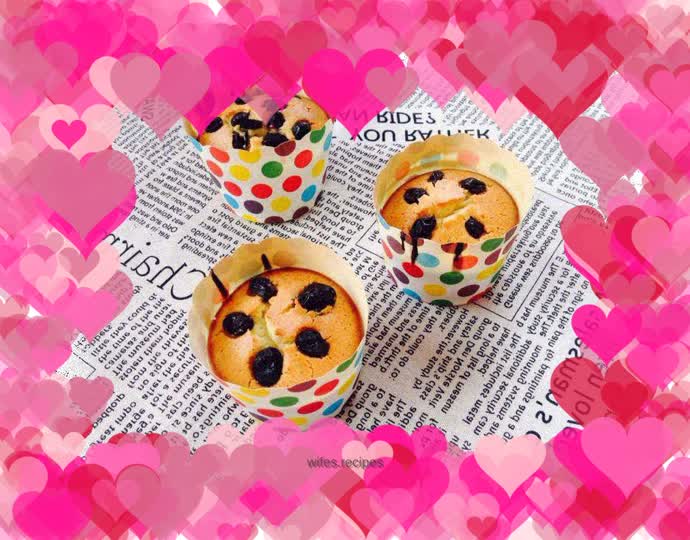 Family version blueberry muffins