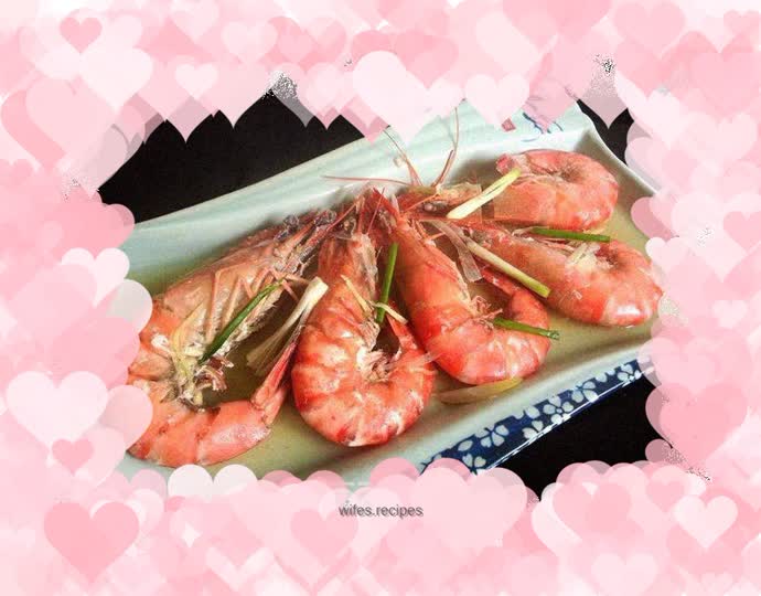 Boiled large prawns