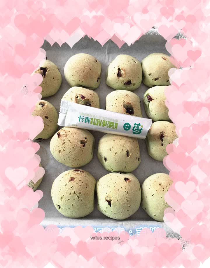 Cranberry Mochi with Green Sauce