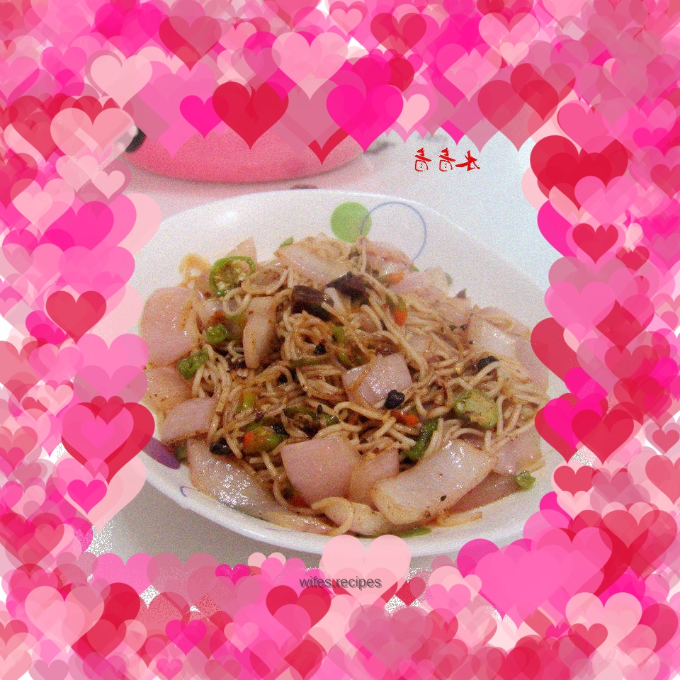 Fried noodles with onions
