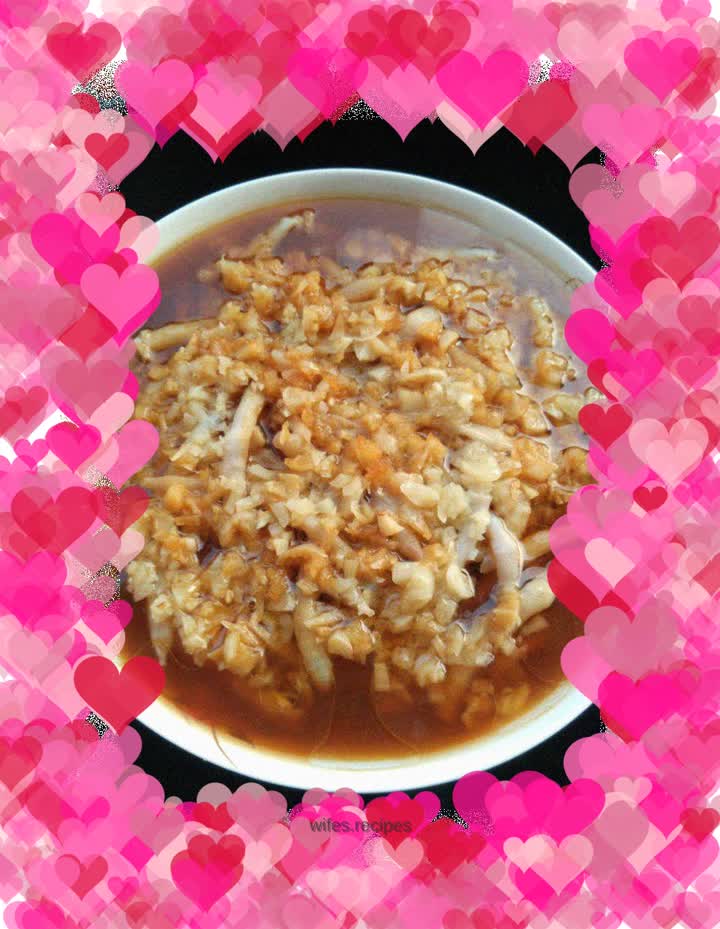 Steamed Sandworm with Garlic