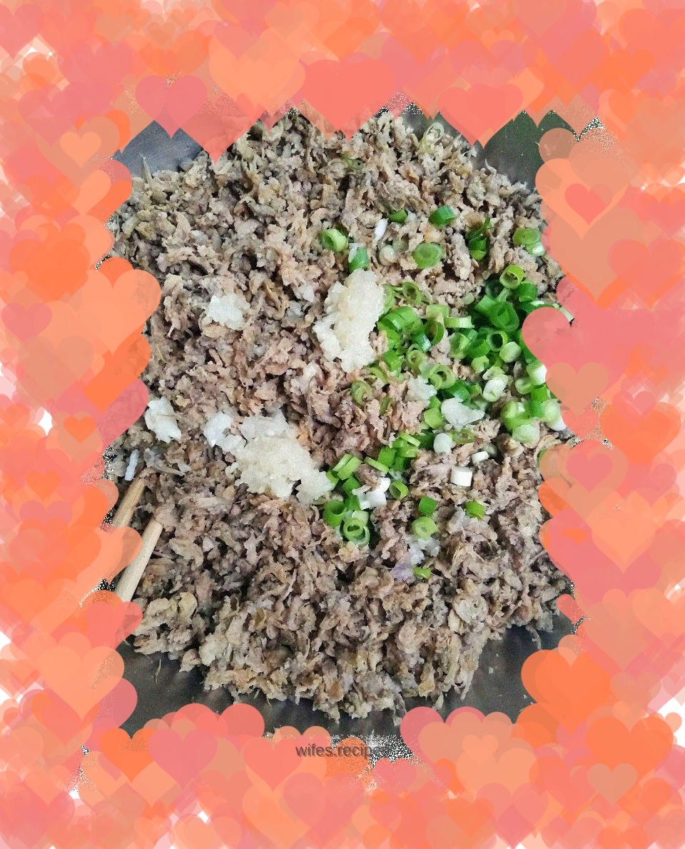 Steamed Sophora japonica with garlic