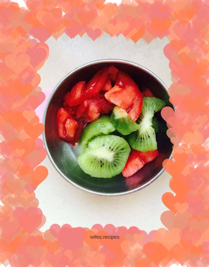 Tomato and kiwi honey juice