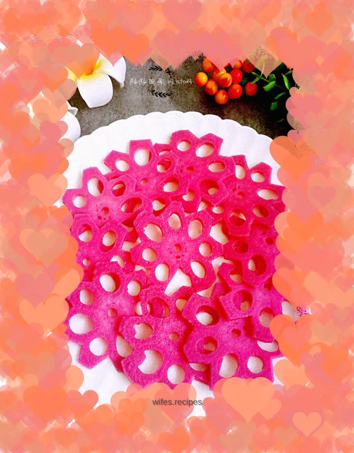 Flower rouge lotus root slices