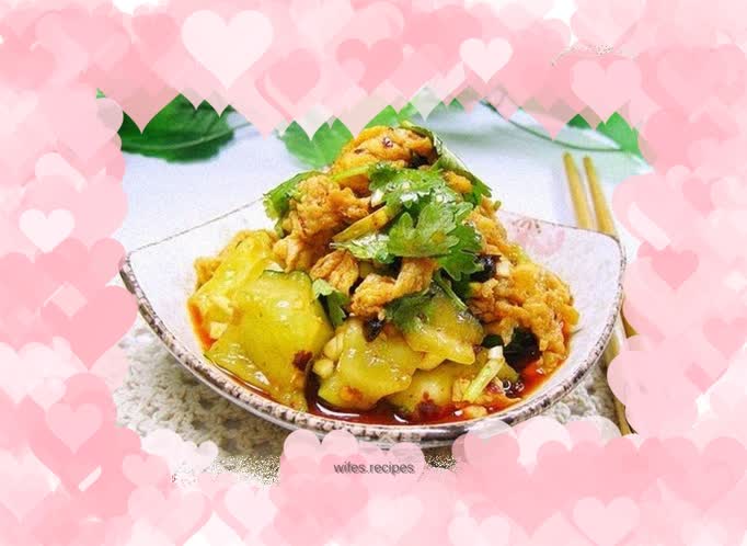 A summer dish that clears the mouth and reduces heat—cucumber mixed with eggs