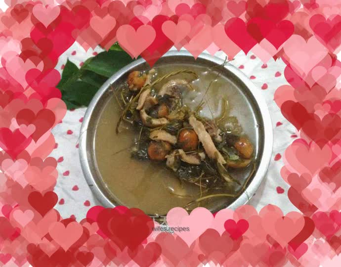 Braised pork belly with chicken bones and grass