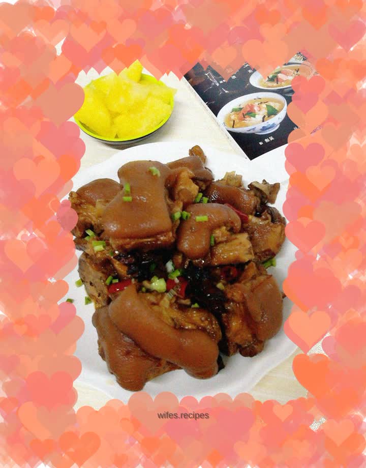 Braised pork trotters