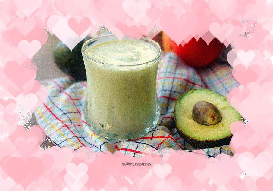 A special party drink that’s full of energy—avocado and apple milkshake