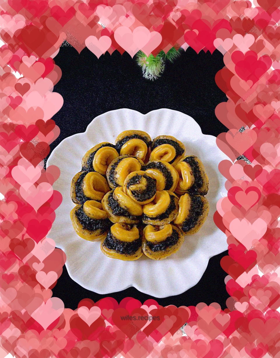 Steamed buns with sesame seeds