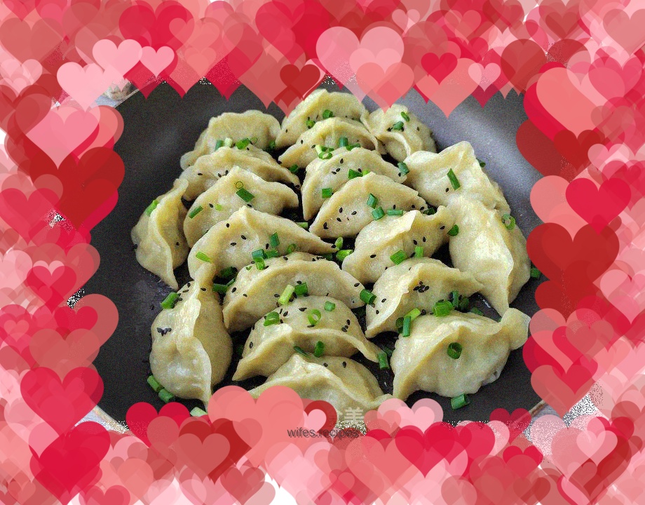 Fried Dumplings with Shredded Cucumber and Beef