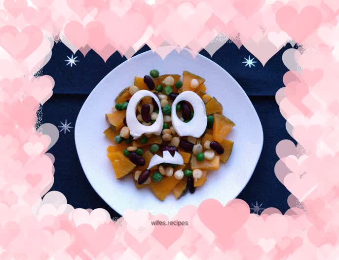 Pumpkin “Ghost Face” Salad – a warm-up breakfast for Halloween