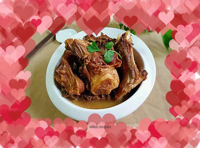 Braised lamb leg with sauce