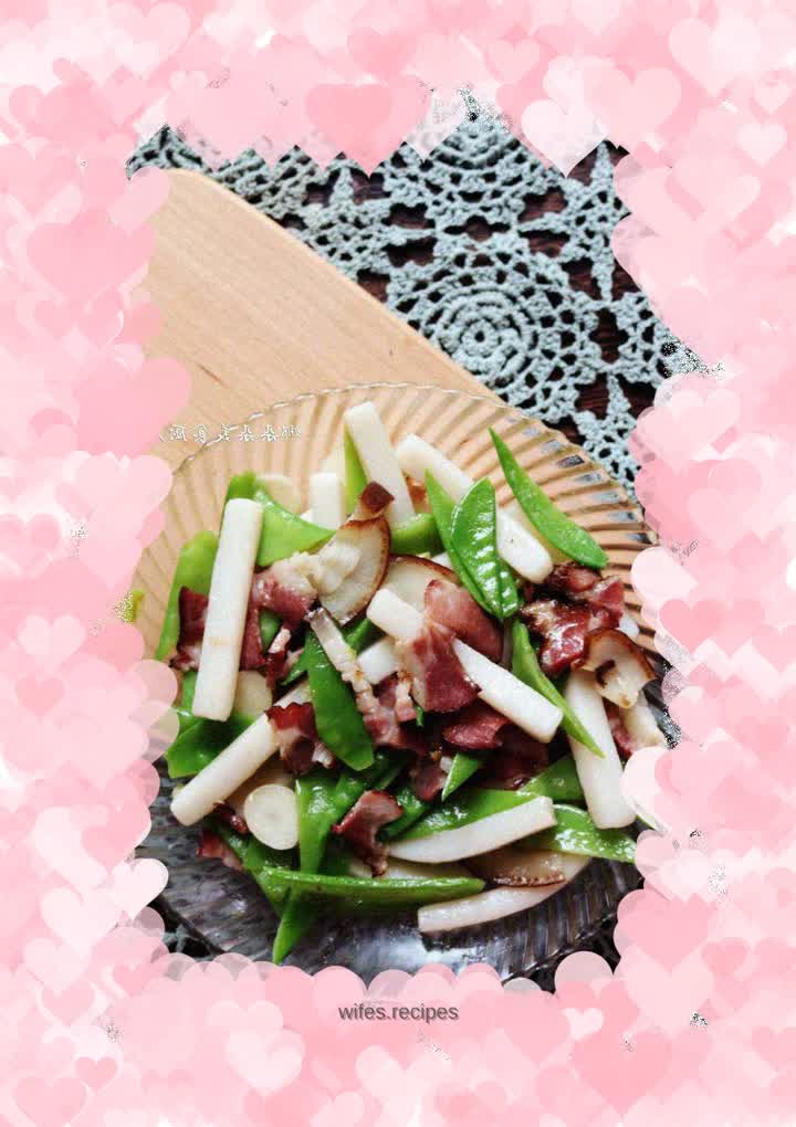 Fried rice cake with bacon