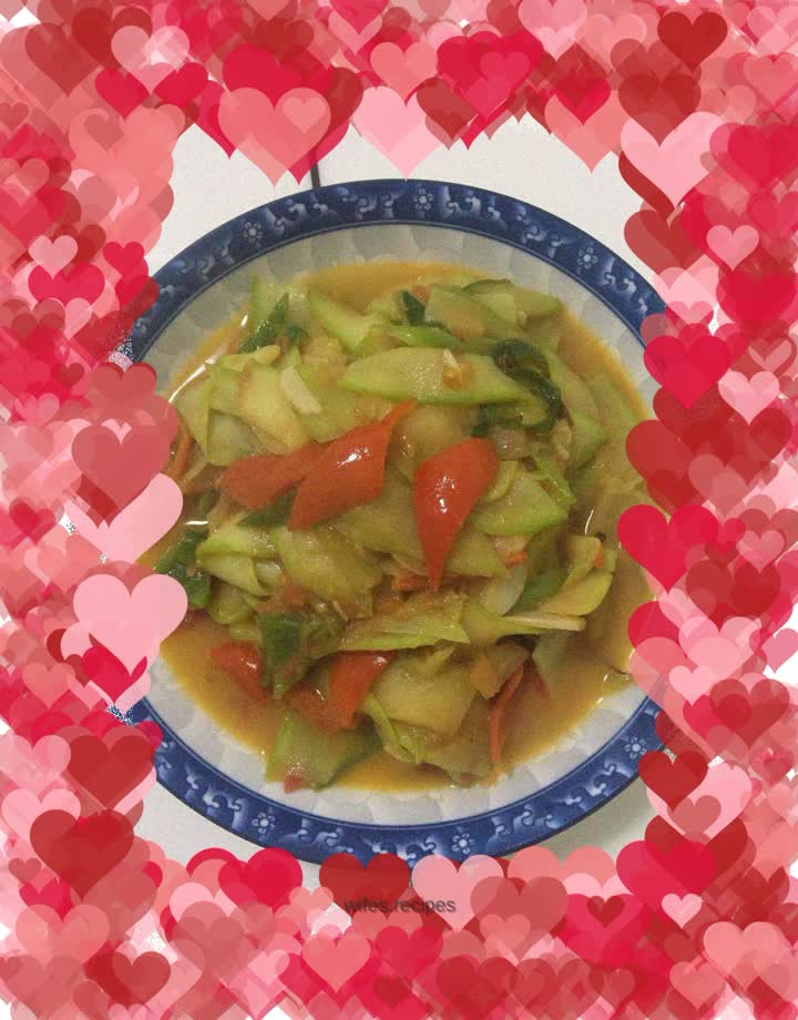 Stir-fried gourd slices with tomatoes, green and red peppers
