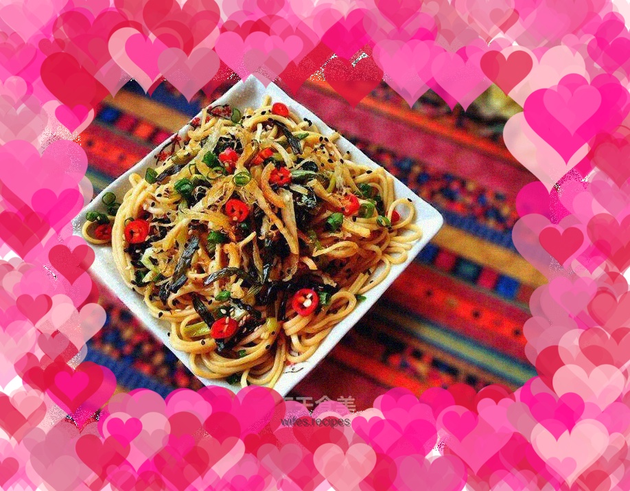 Stir-fried shredded chicken noodles with scallion oil