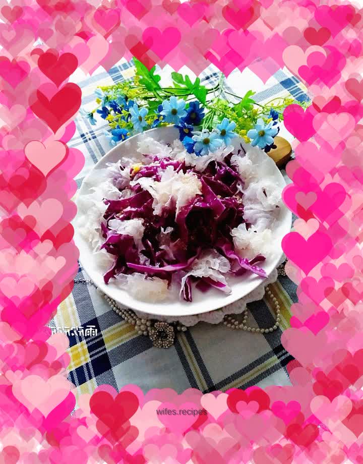 Purple cabbage mixed with white fungus