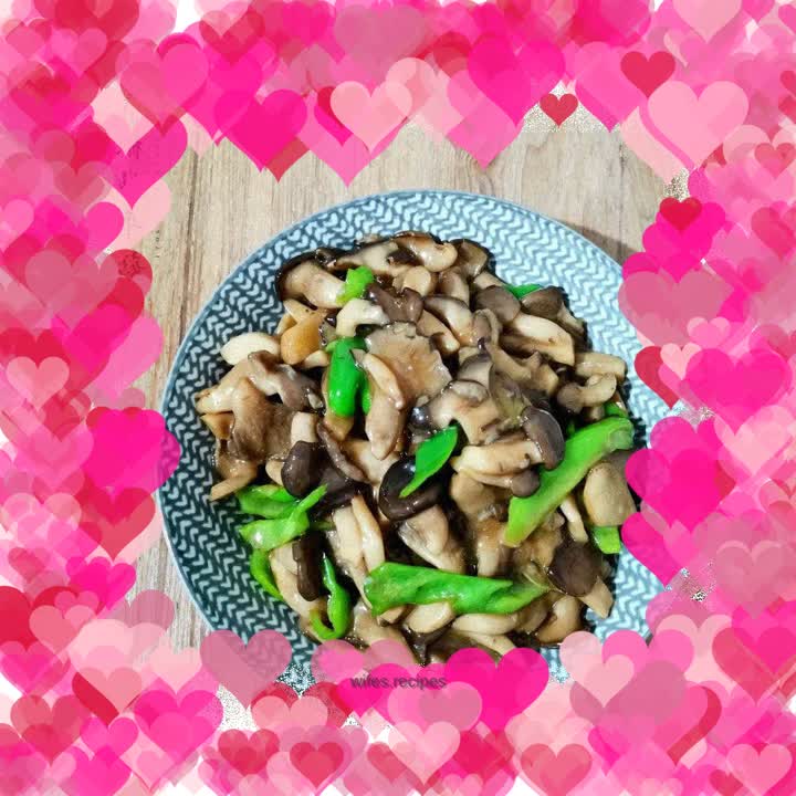 Stir-fried oyster mushrooms with green pepper