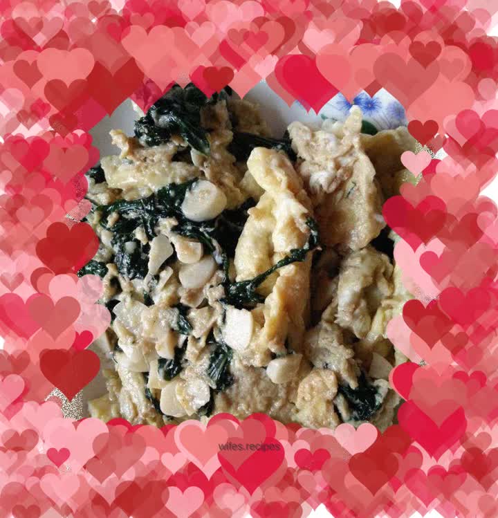 Scrambled eggs with sweet potato leaves