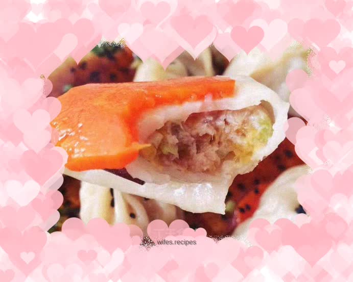 Steamed dumplings with pumpkin and minced meat