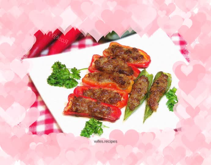 Onion-flavored minced pork stuffed with peppers