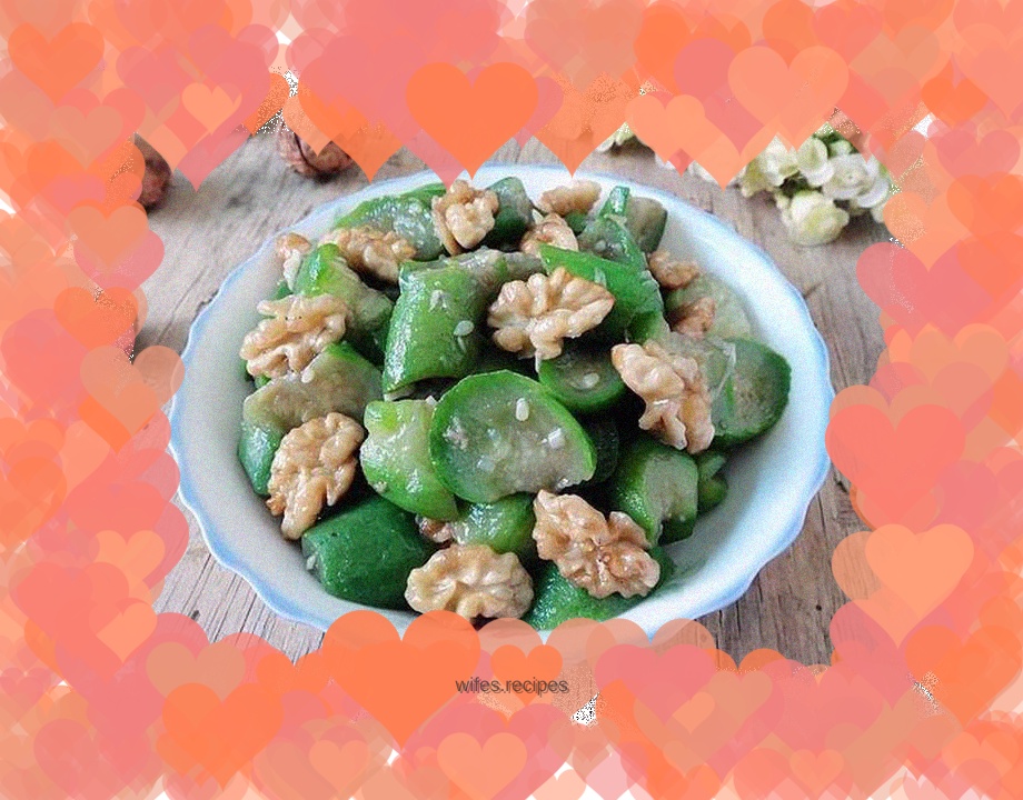 Stir-fried loofah with walnuts