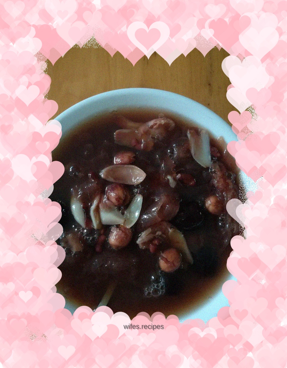 Tremella lily and lotus seed soup