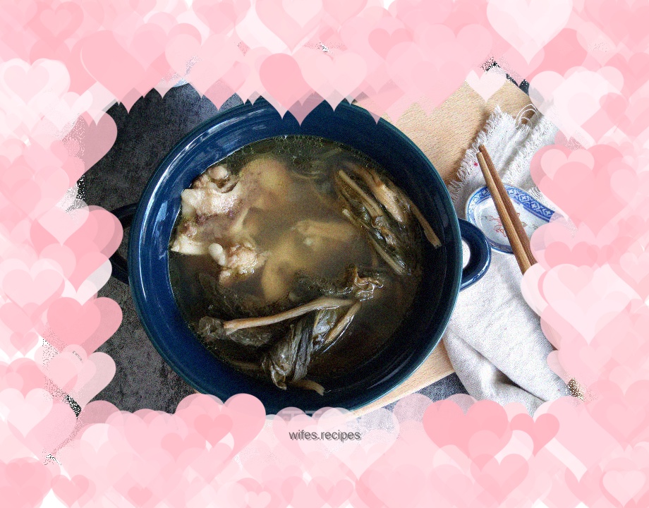 Dried vegetable and pork bone soup