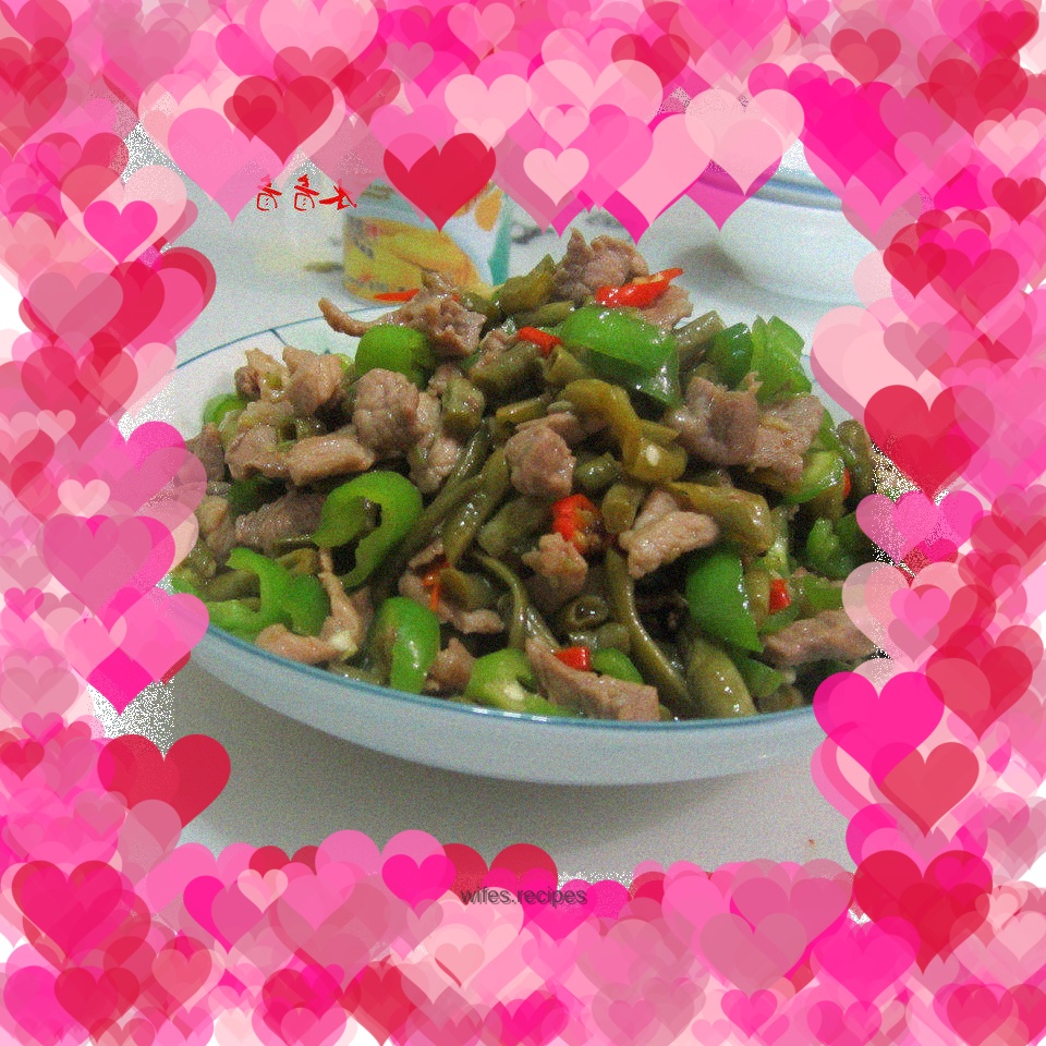 Stir-fried pork with garlic, beans and beans