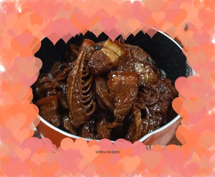 Roasted pork with dried bamboo shoots