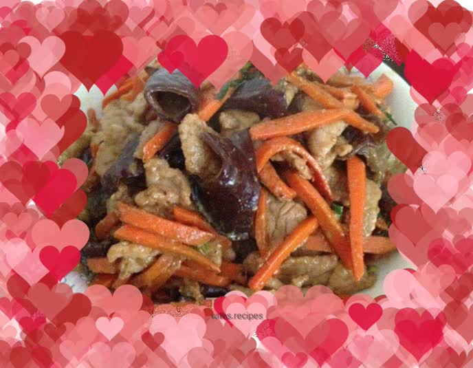 Stir-fried pork slices with carrots and fungus