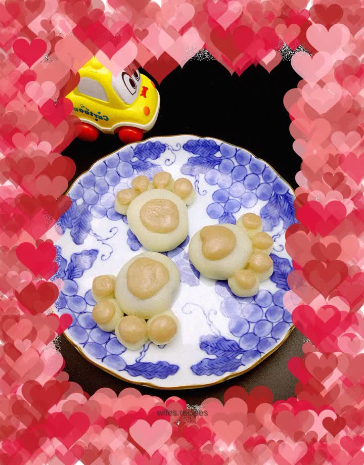 Cat Claw Snowskin Mooncake