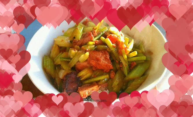 Stir-fried meat with celery and tomatoes