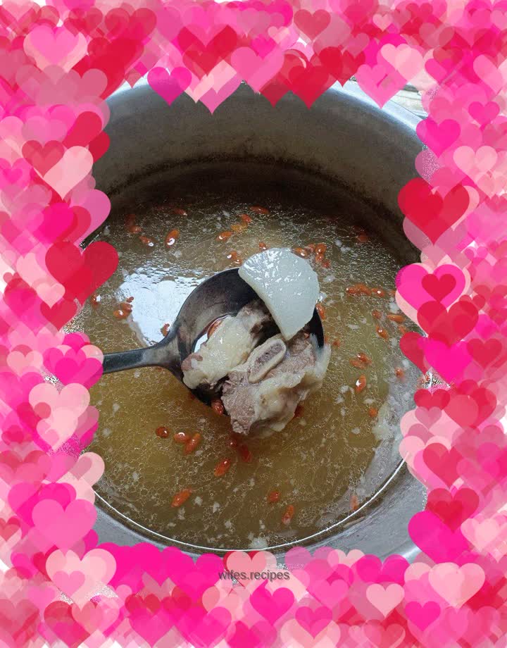 Beef ribs and radish soup