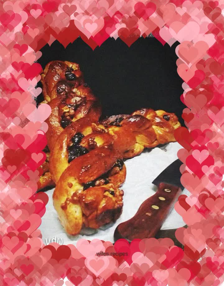 Half whole wheat braided bread