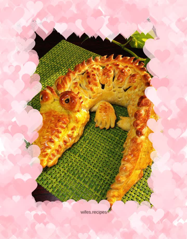 Five-nut stuffed crocodile bread