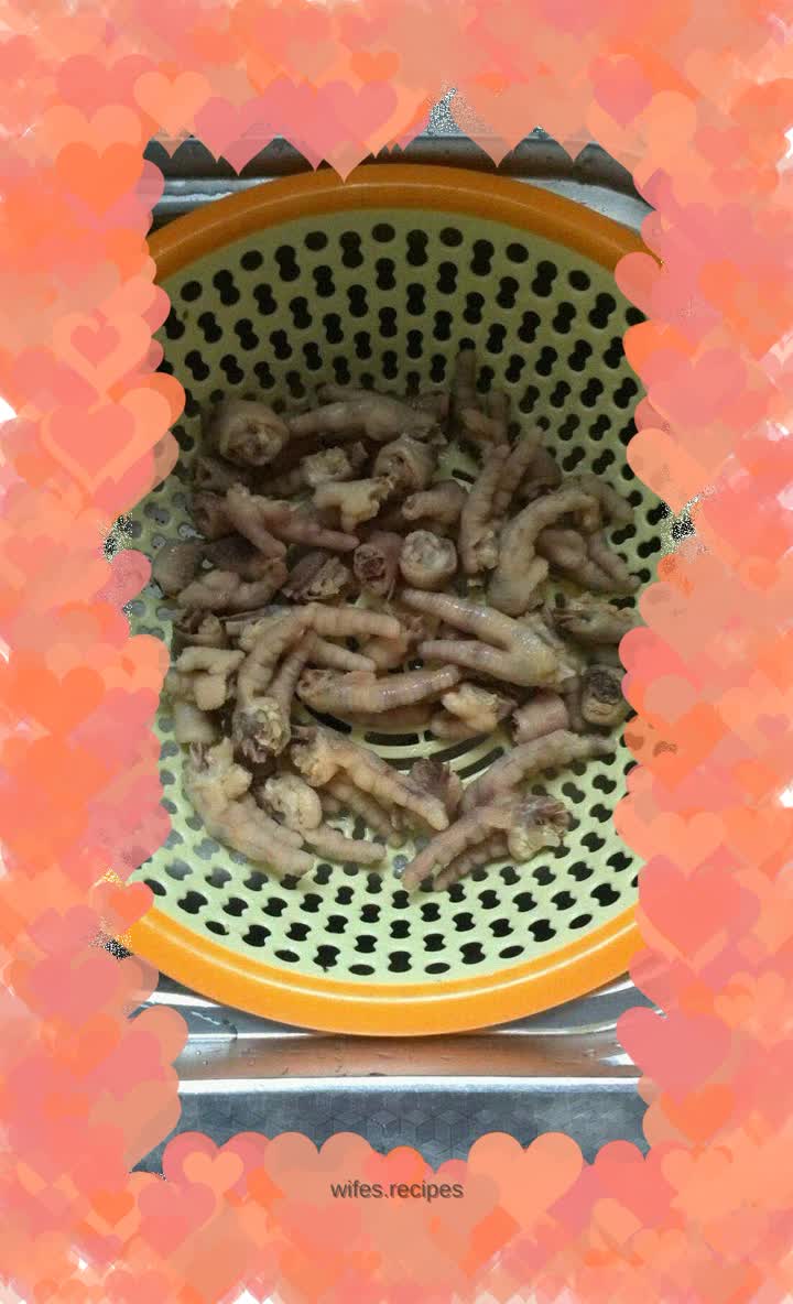 Pickled pepper chicken feet