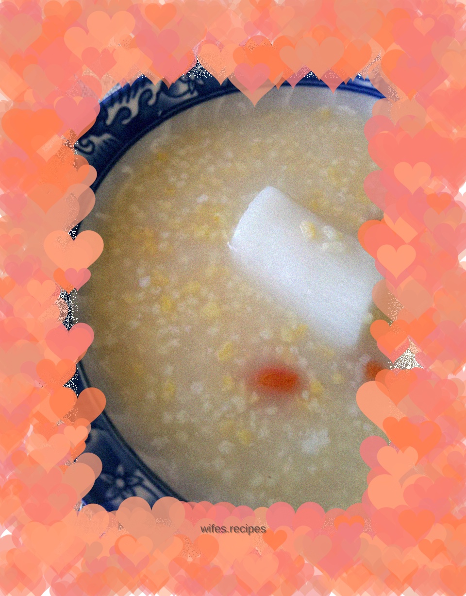 Corn crumbs, yam and millet porridge