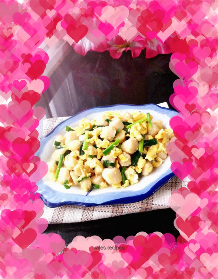 Scrambled eggs with scallop meat