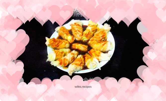 Cabbage rolls with sauce