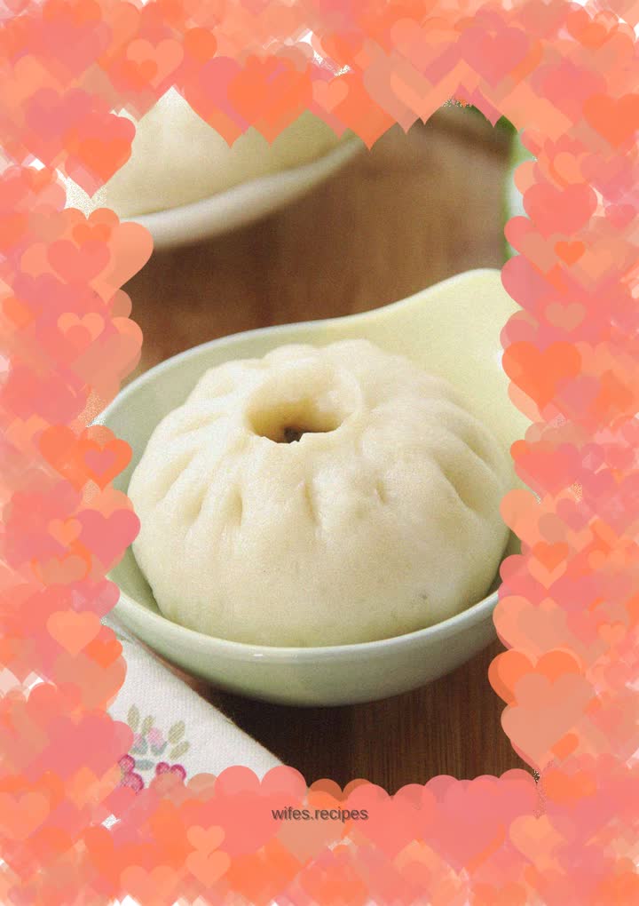 Steamed buns with minced meat and vegetables