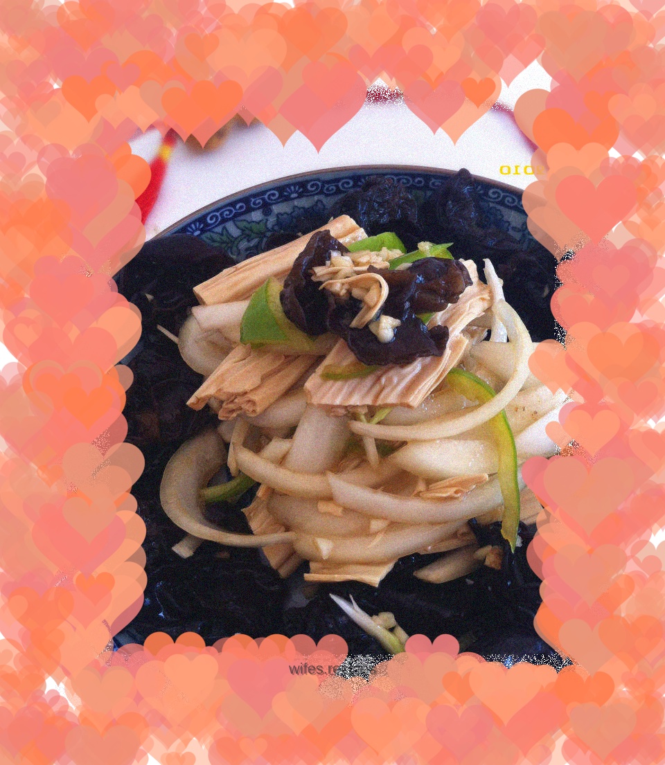 Bean curd mixed with onions and fungus