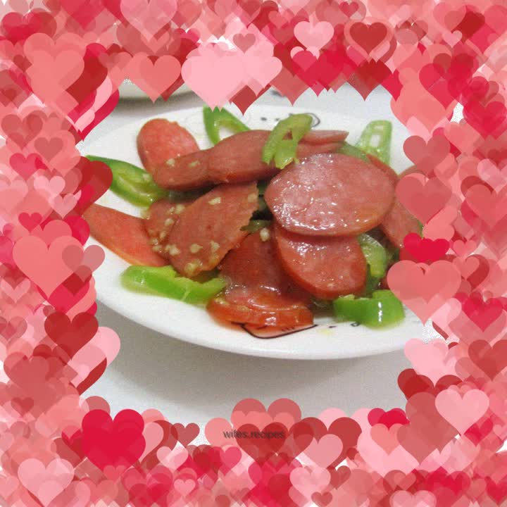 Fried sausage with green pepper